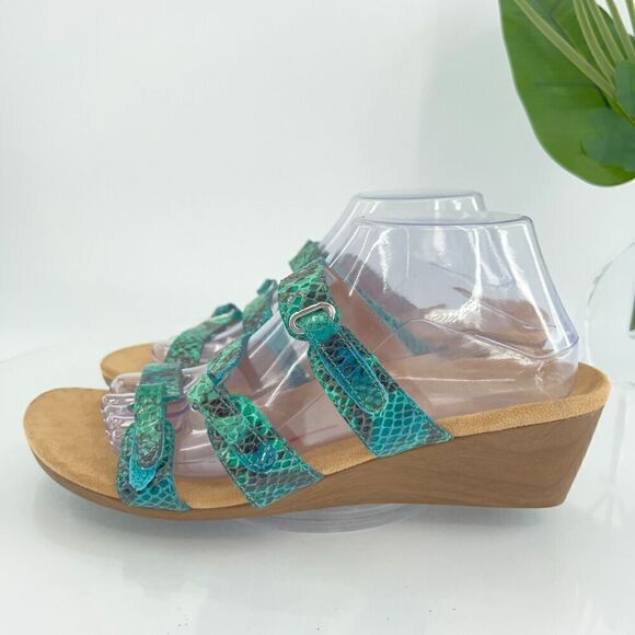 Vionic Women's Dwyn Sandal Size 10 Wedge Heel Slide Snake Patent Triple Strap - Picture 6 of 13